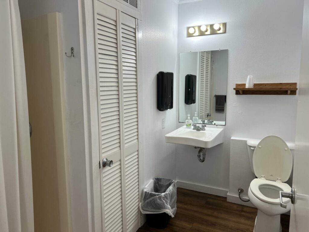 camp-gilmont-lodge-rooms-11@2x