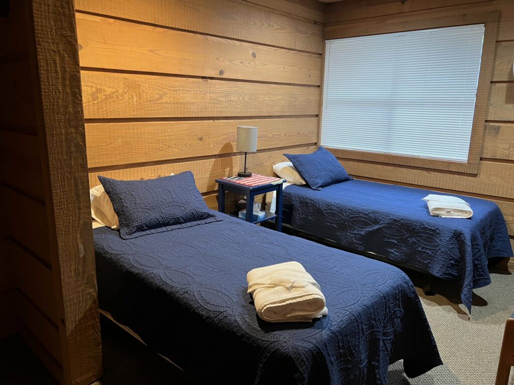 camp-gilmont-lodge-rooms-5@2x